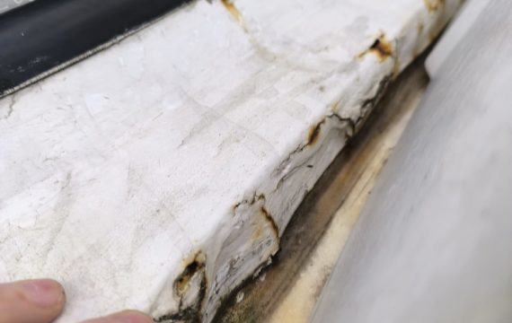 Óxido estructural en chasis y carrocería de furgoneta camper por falta de mantenimiento