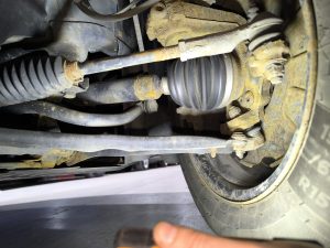 Óxido superficial en bajos y suspensión de Volkswagen Caddy importada durante revisión precompra