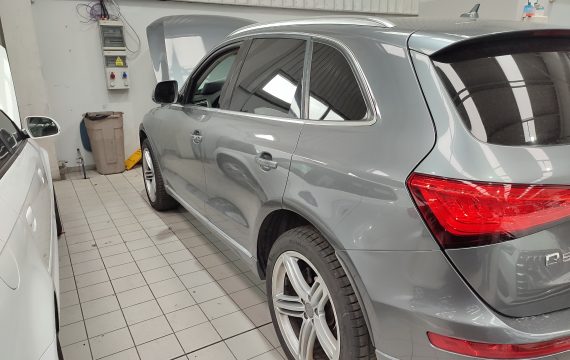 Coche usado inspeccionado para reclamar una avería